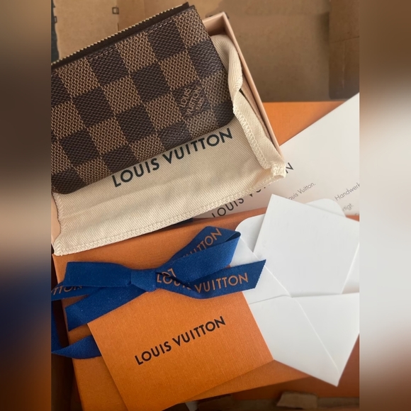 Louis Vuitton Key Pouch - Picture 8 of 11